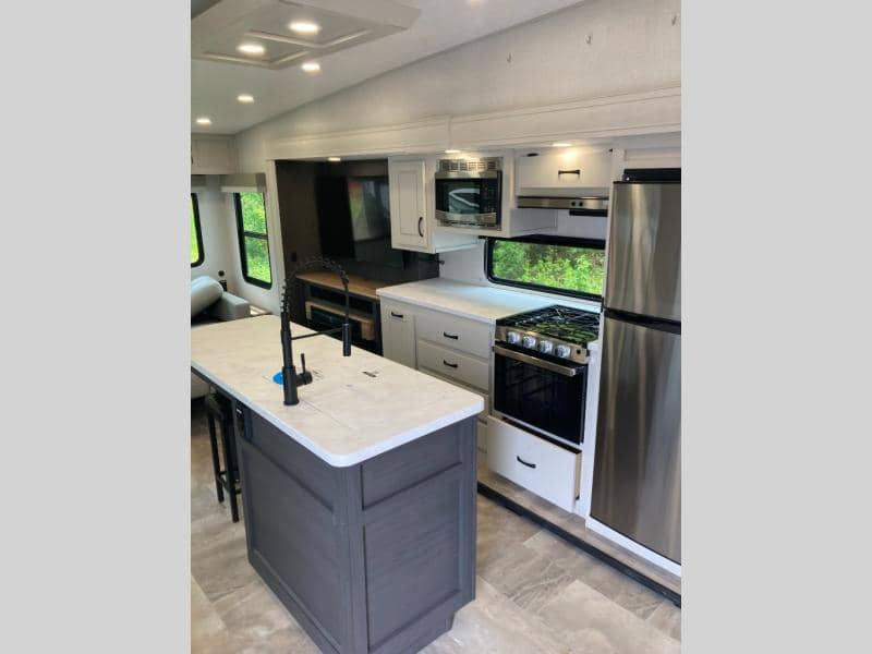 2025 Coachmen 2025 Coachmen Chaparral Lite - thumbnail 6