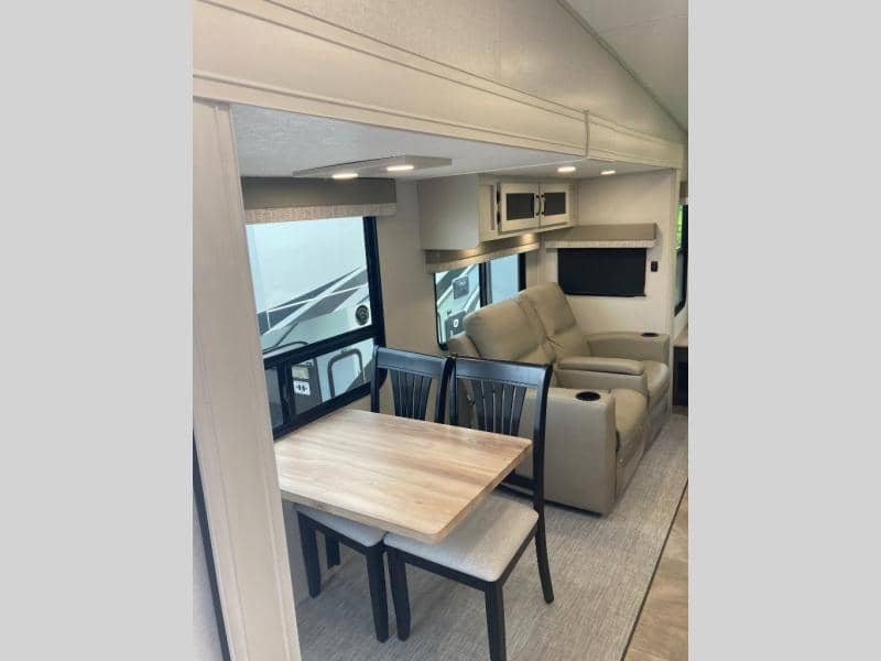 2025 Coachmen 2025 Coachmen Chaparral Lite - thumbnail 7