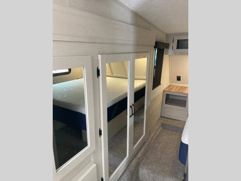 2025 Coachmen 2025 Coachmen Chaparral Lite - thumbnail 11