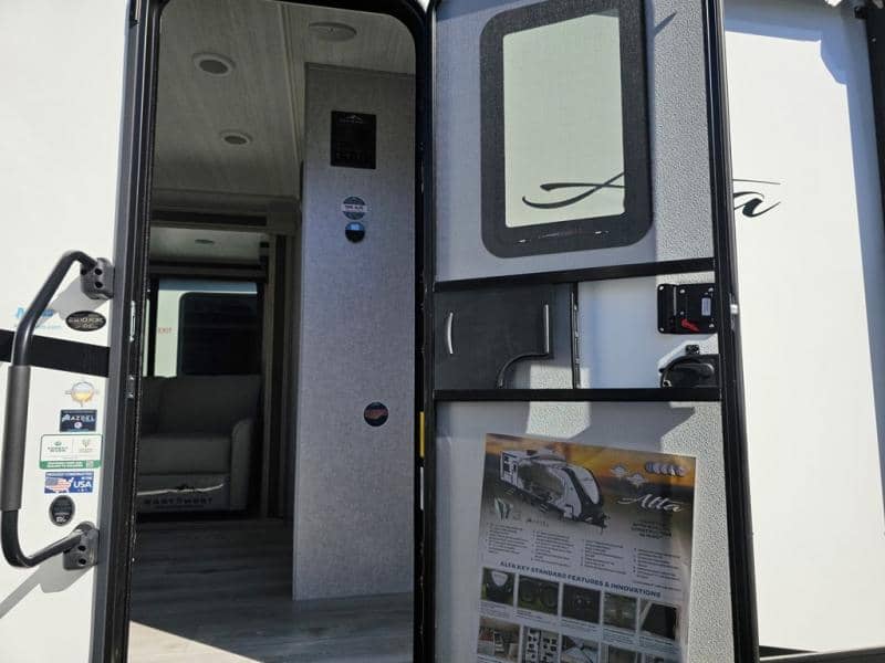 2026 East to West 2026 East to West Alta - thumbnail 11