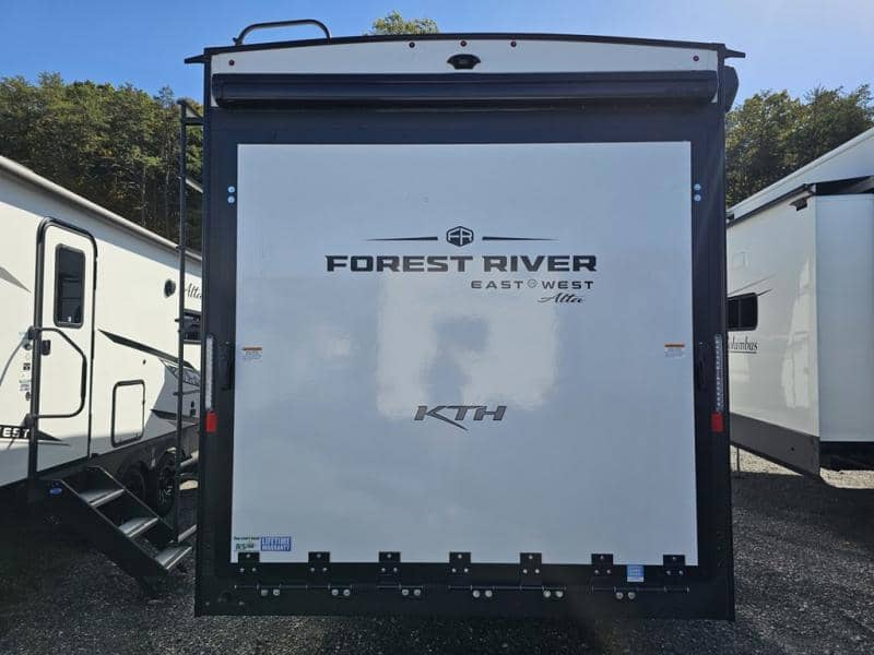 2026 East to West 2026 East to West Alta Toy Hauler - thumbnail 6