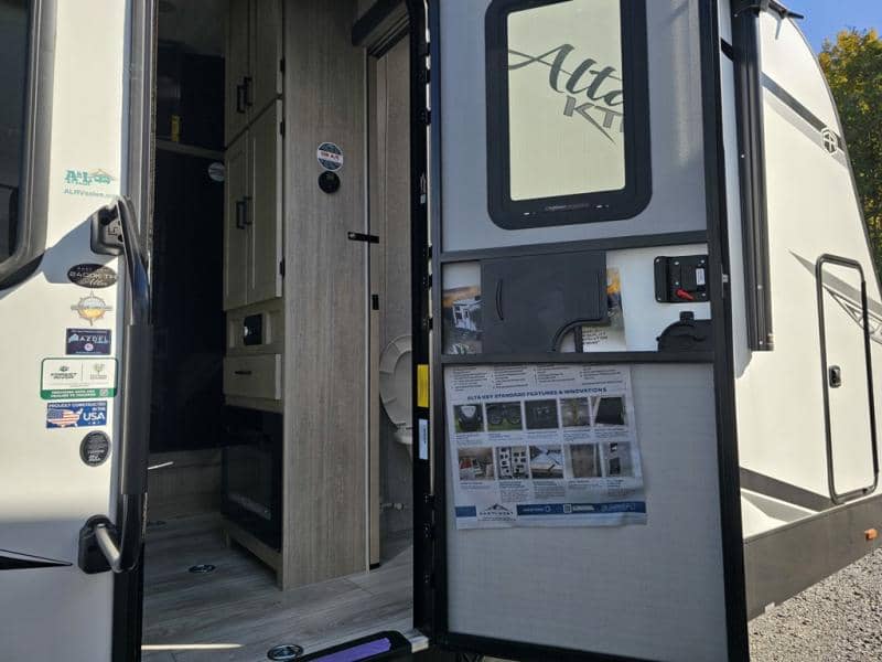 2026 East to West 2026 East to West Alta Toy Hauler - thumbnail 11