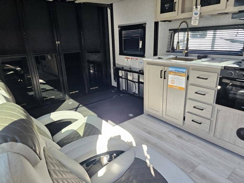 2026 East to West 2026 East to West Alta Toy Hauler - thumbnail 12