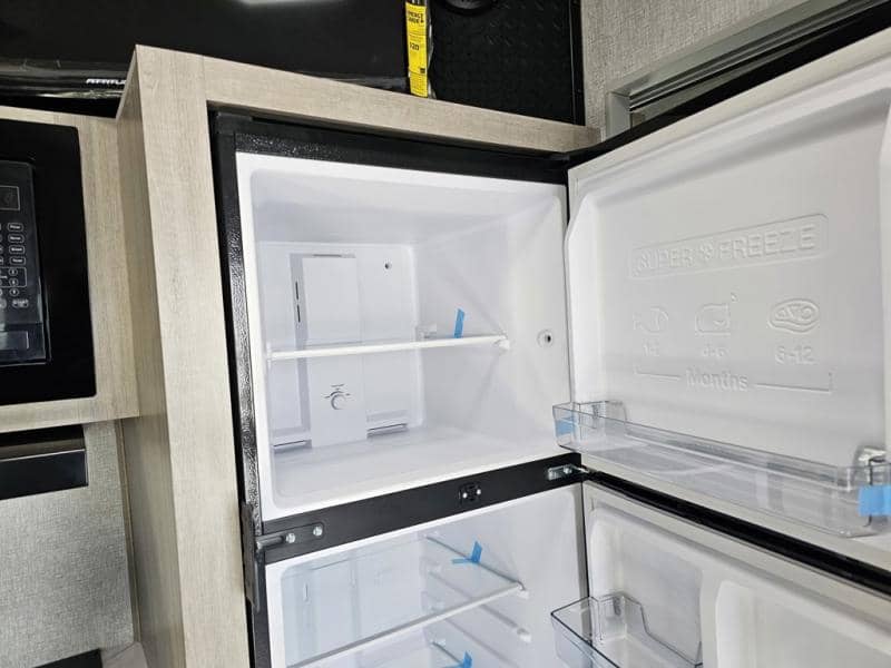 2026 East to West 2026 East to West Alta Toy Hauler - thumbnail 25