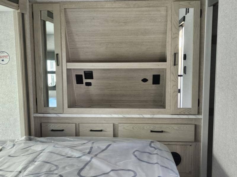 2026 East to West 2026 East to West Alta Toy Hauler - thumbnail 28