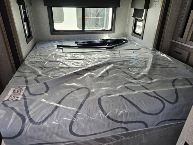 2026 East to West 2026 East to West Alta Toy Hauler - thumbnail 29