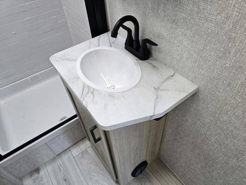 2026 East to West 2026 East to West Alta Toy Hauler - thumbnail 32