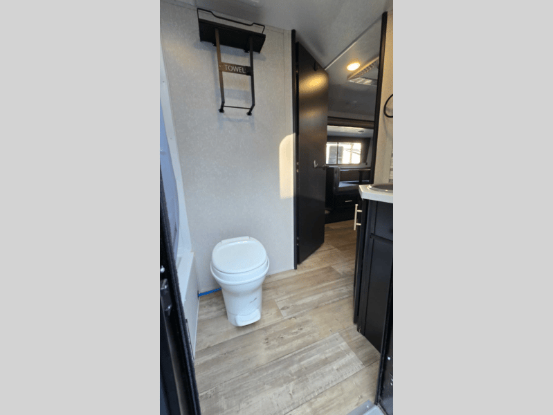 2022 Forest River 2022 Forest River Cherokee Grey Wolf - thumbnail 19