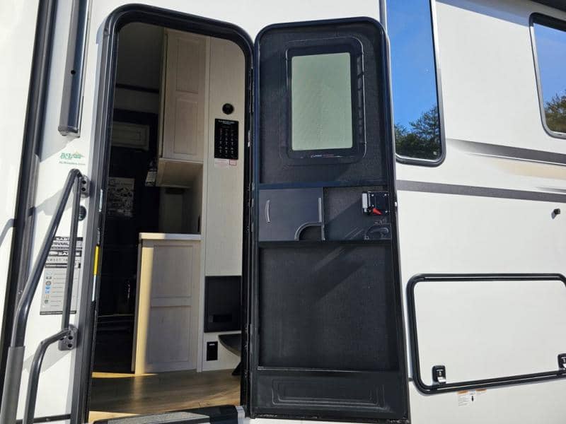 2026 Forest River 2026 Forest River Sabre - thumbnail 19