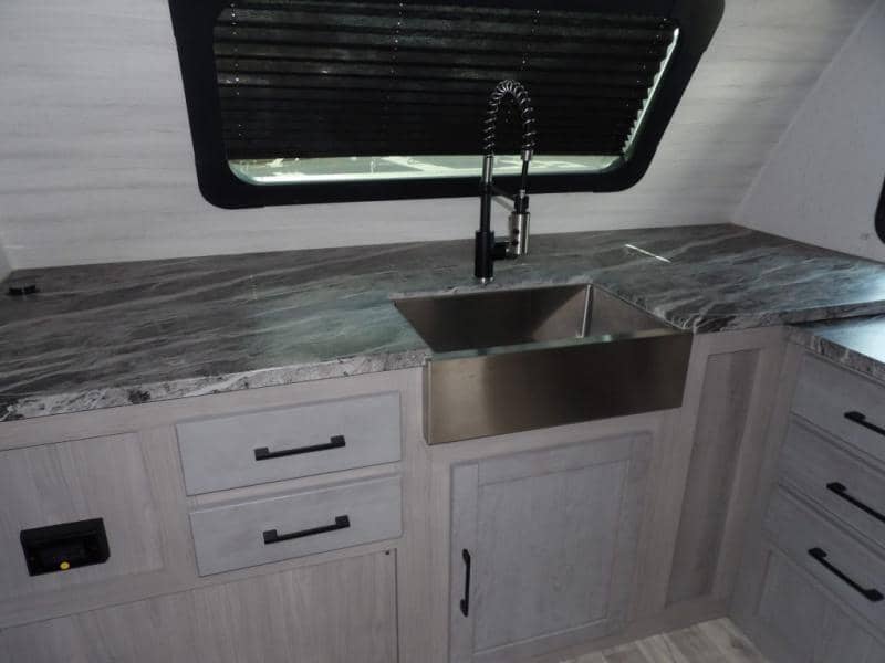 2023 Dutchmen 2023 Dutchmen Kodiak Ultimate - thumbnail 17