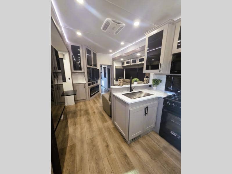 2026 Alliance RV 2026 Alliance RV Valor - thumbnail 6