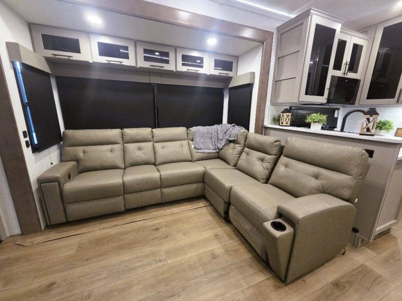 2026 Alliance RV 2026 Alliance RV Valor - thumbnail 9