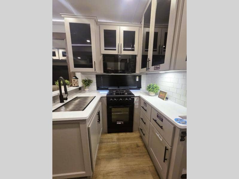 2026 Alliance RV 2026 Alliance RV Valor - thumbnail 10