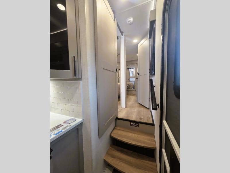 2026 Alliance RV 2026 Alliance RV Valor - thumbnail 11