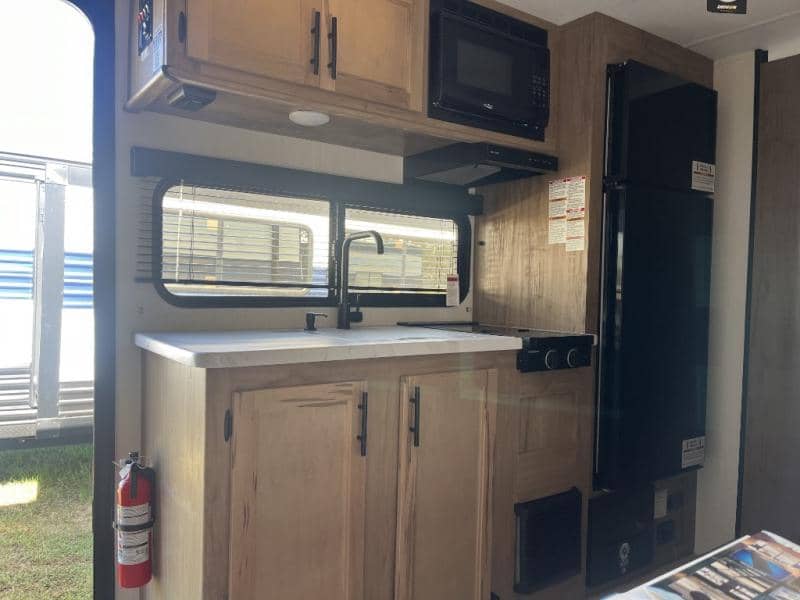 2025 Forest River 2025 Forest River Cherokee Wolf PUP Limited - thumbnail 12