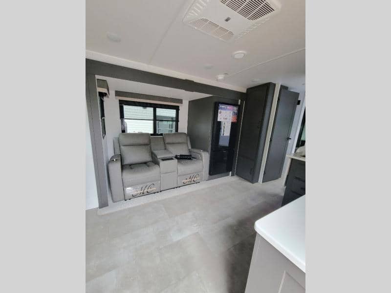 2025 Forest River 2025 Forest River Rockwood Ultra Lite - thumbnail 7