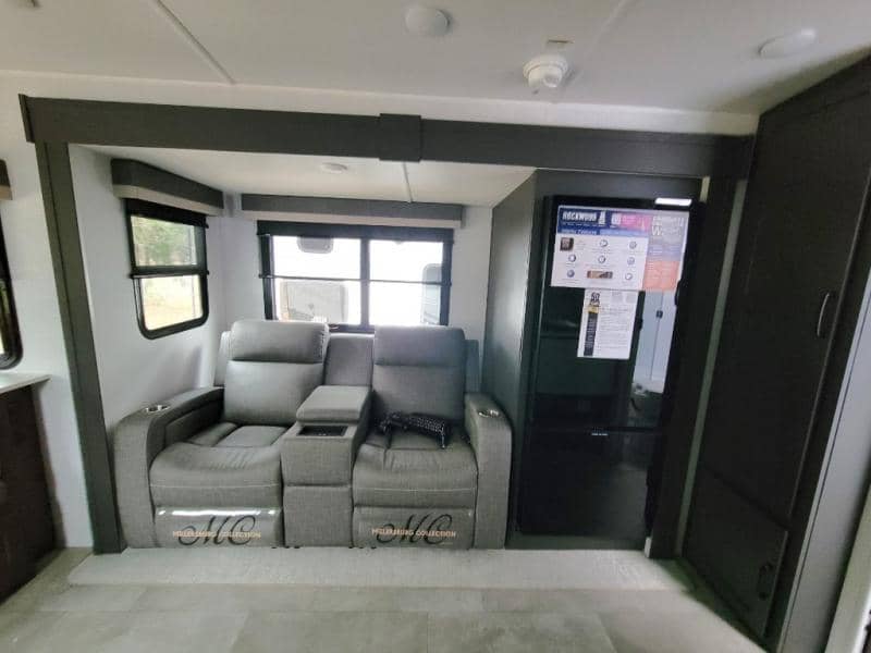 2025 Forest River 2025 Forest River Rockwood Ultra Lite - thumbnail 8