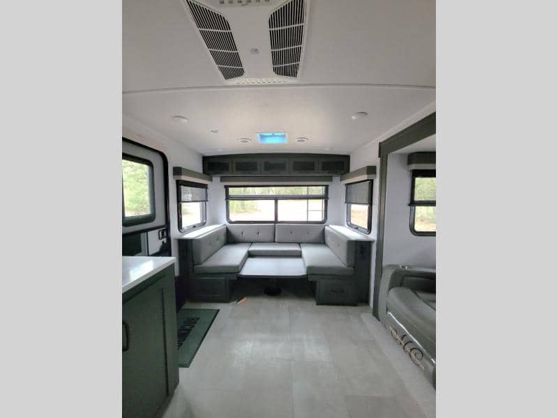 2025 Forest River 2025 Forest River Rockwood Ultra Lite - thumbnail 9