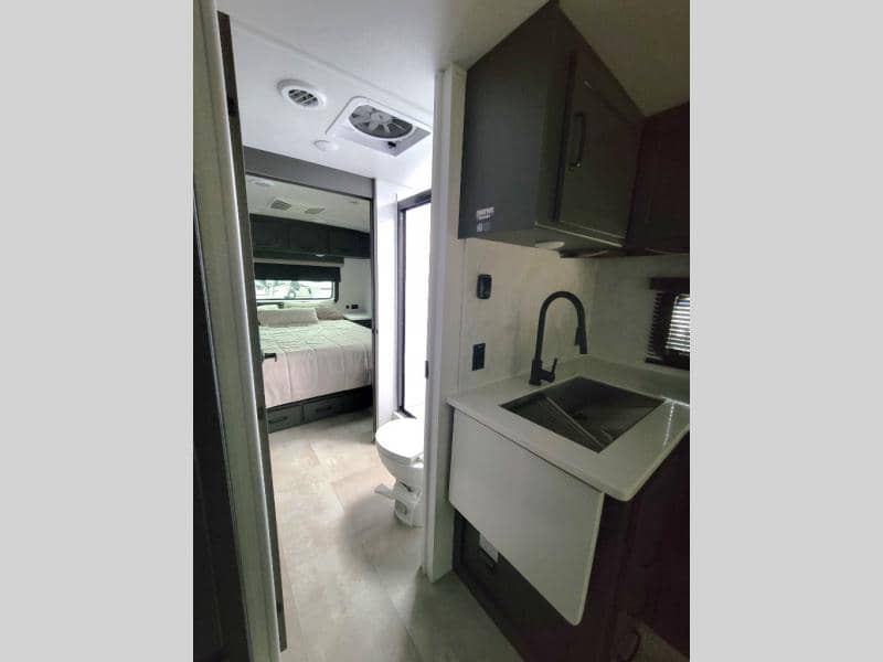 2025 Forest River 2025 Forest River Rockwood Ultra Lite - thumbnail 11