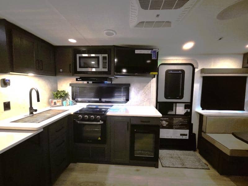 2026 Forest River 2026 Forest River Rockwood Ultra Lite - thumbnail 9