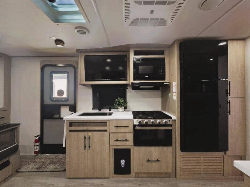 2026 Grand Design 2026 Grand Design Imagine - thumbnail 6