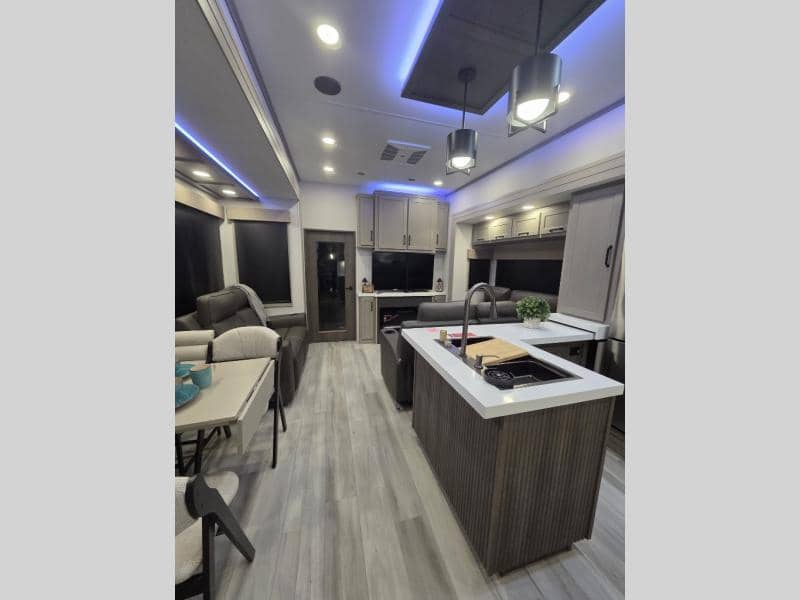 2026 Grand Design 2026 Grand Design Momentum M-Class - thumbnail 6