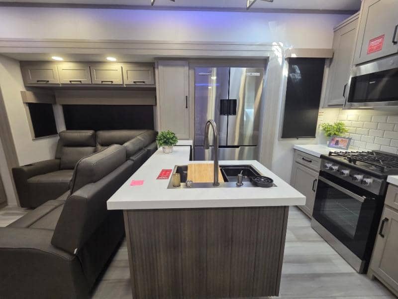 2026 Grand Design 2026 Grand Design Momentum M-Class - thumbnail 11