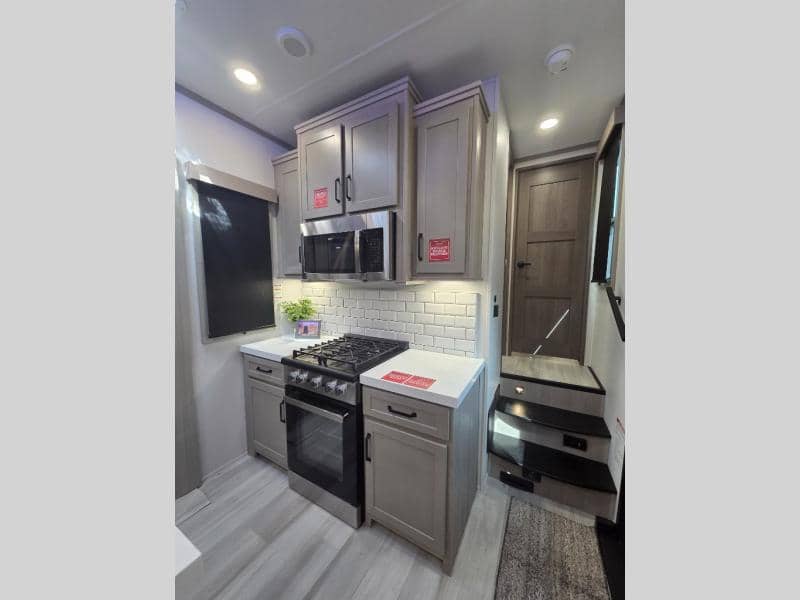 2026 Grand Design 2026 Grand Design Momentum M-Class - thumbnail 12