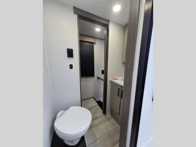 2026 Grand Design 2026 Grand Design Momentum M-Class - thumbnail 14