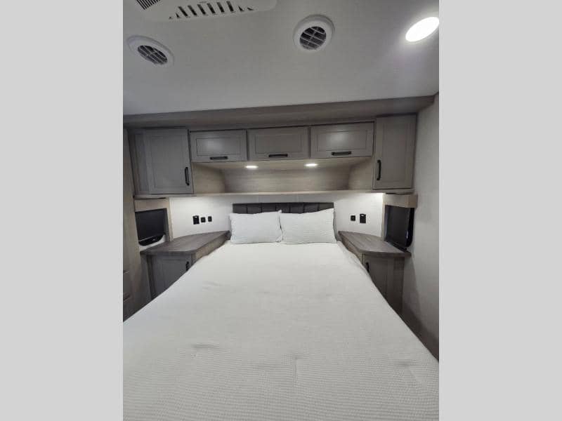 2026 Grand Design 2026 Grand Design Momentum M-Class - thumbnail 18