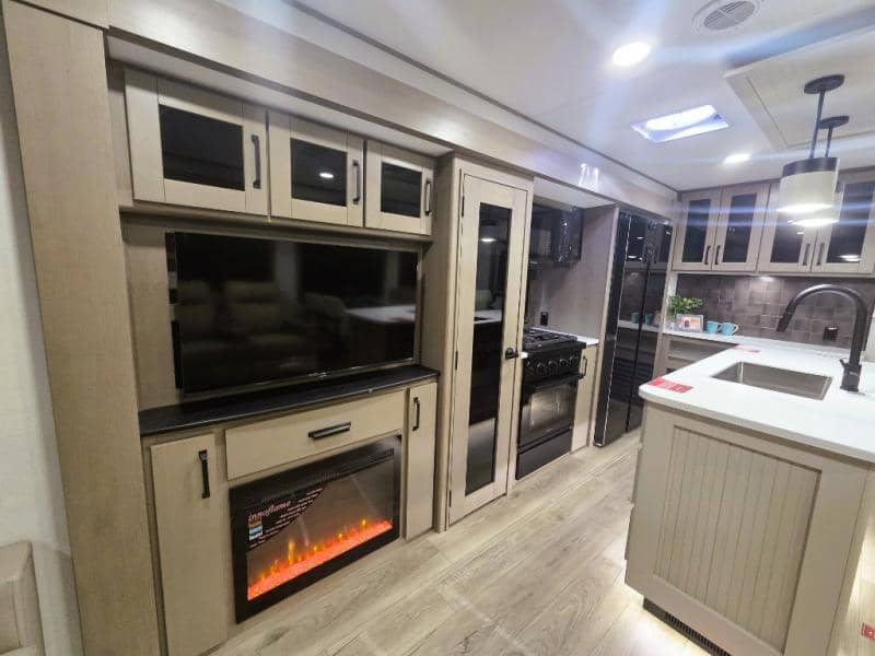 2026 Grand Design 2026 Grand Design Reflection - thumbnail 9