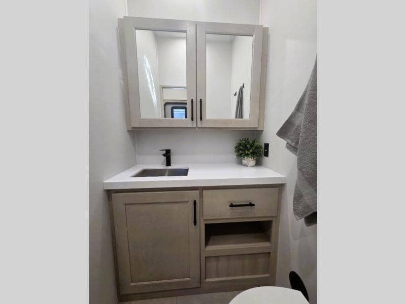 2026 Grand Design 2026 Grand Design Solitude - thumbnail 18