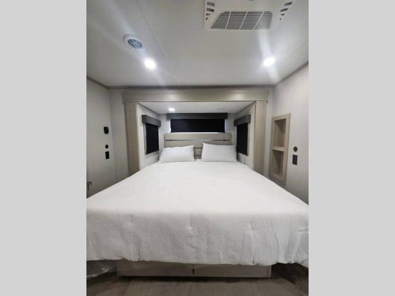 2026 Grand Design 2026 Grand Design Solitude - thumbnail 22