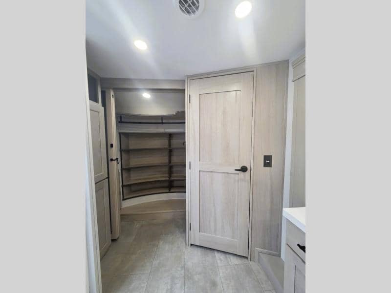 2026 Grand Design 2026 Grand Design Solitude - thumbnail 28