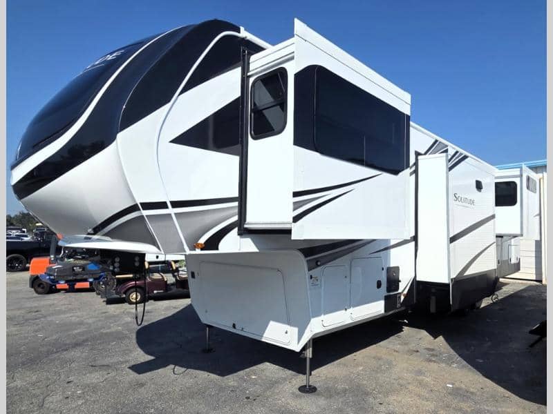 2026 Grand Design 2026 Grand Design Solitude - thumbnail 4