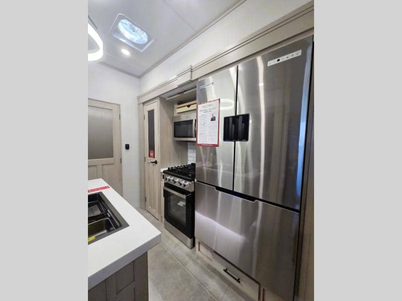 2026 Grand Design 2026 Grand Design Solitude - thumbnail 11