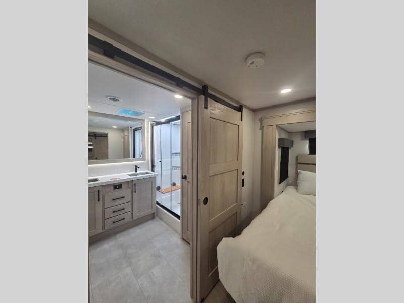 2026 Grand Design 2026 Grand Design Solitude - thumbnail 17