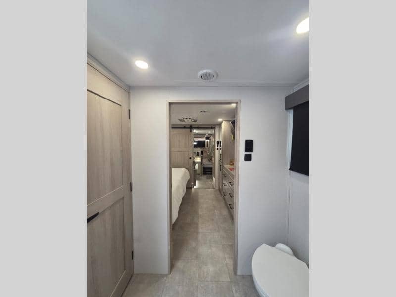 2026 Grand Design 2026 Grand Design Solitude - thumbnail 21