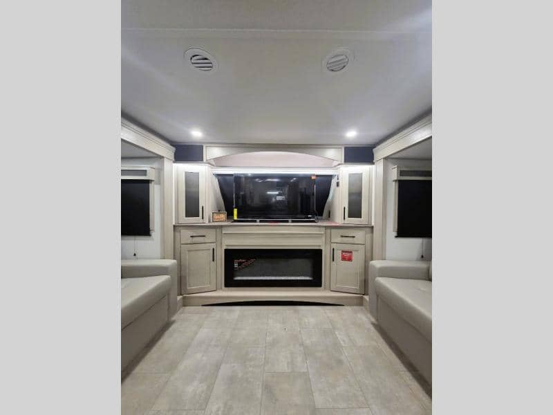 2026 Grand Design 2026 Grand Design Solitude - thumbnail 23