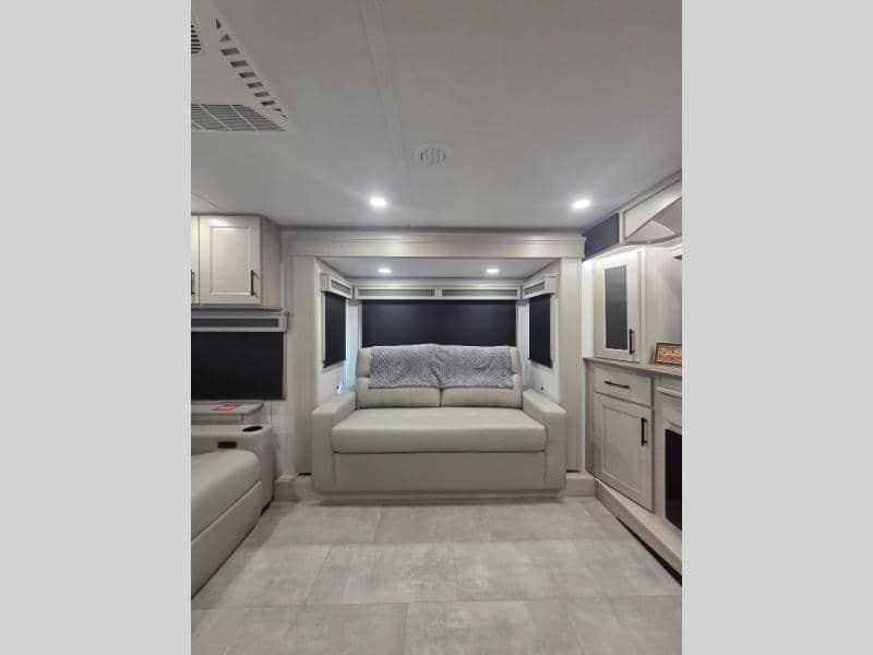 2026 Grand Design 2026 Grand Design Solitude - thumbnail 25