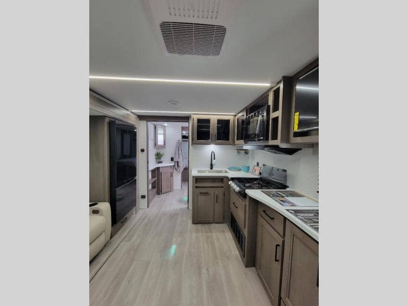 2026 Grand Design 2026 Grand Design Transcend - thumbnail 10