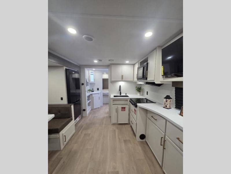 2026 Grand Design 2026 Grand Design Transcend - thumbnail 9