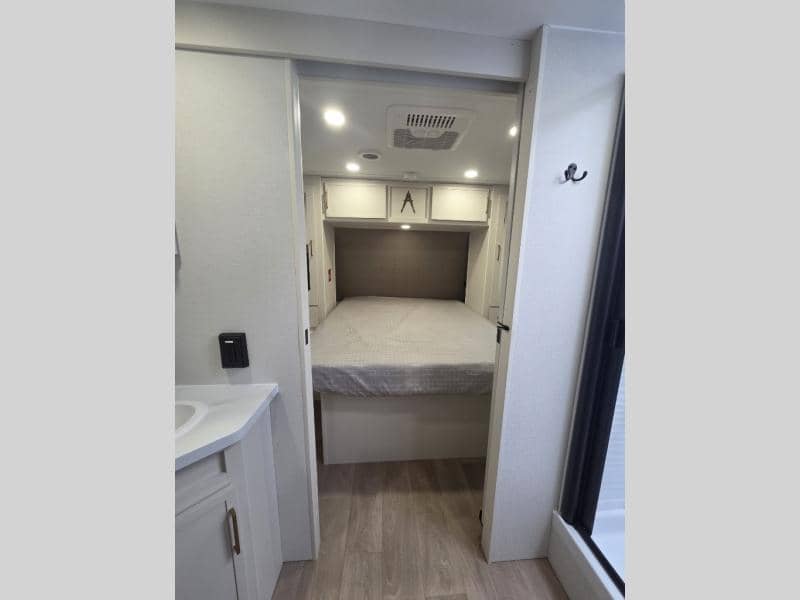 2026 Grand Design 2026 Grand Design Transcend - thumbnail 18