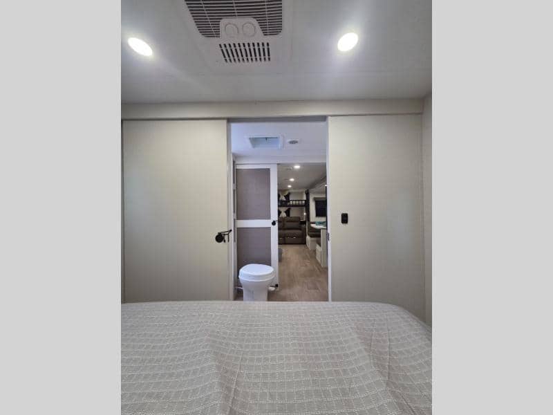 2026 Grand Design 2026 Grand Design Transcend - thumbnail 22