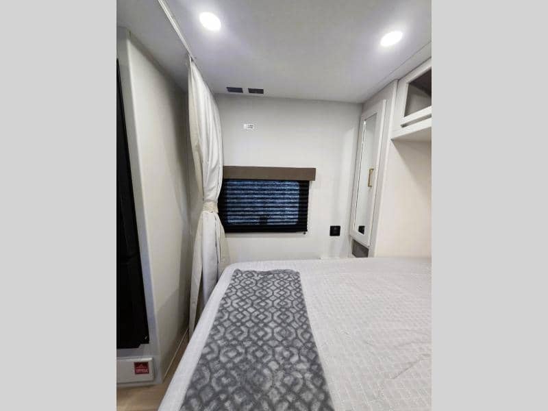 2026 Grand Design 2026 Grand Design Transcend - thumbnail 13