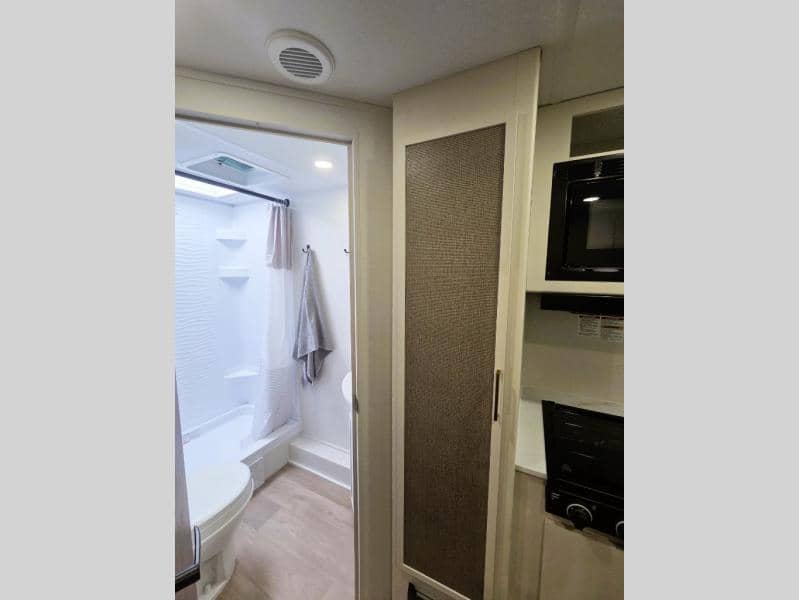 2026 Grand Design 2026 Grand Design Transcend - thumbnail 15