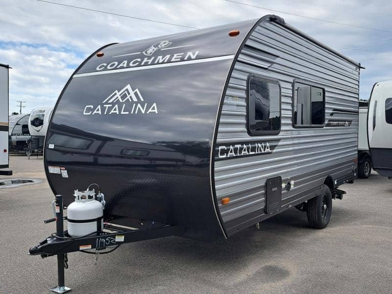 2026 Coachmen 2026 Coachmen Catalina Summit Series 7 - thumbnail 2