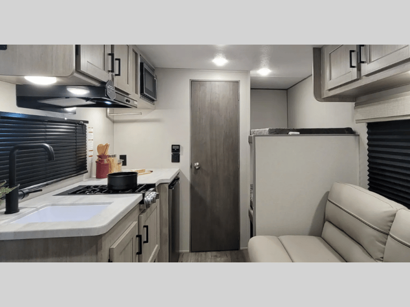 2026 Coachmen 2026 Coachmen Catalina Summit Series 7 - thumbnail 37