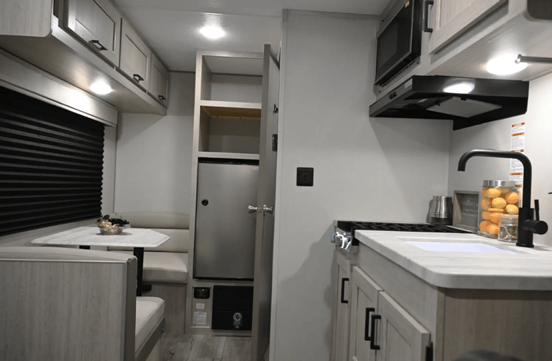 2026 Coachmen 2026 Coachmen Catalina Summit Series 7 - thumbnail 38