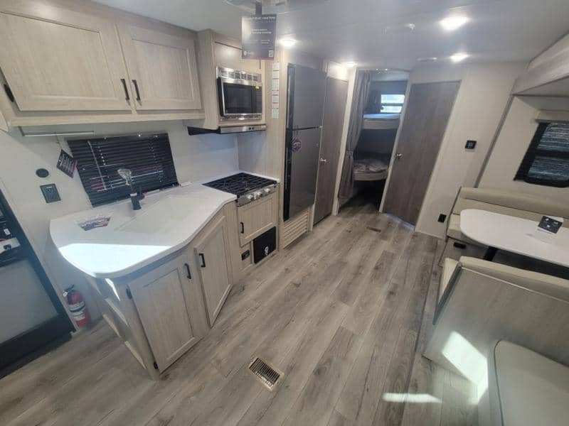 2026 Coachmen 2026 Coachmen Catalina Summit Series 8 - thumbnail 12